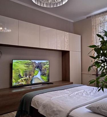 Rivne Apartment | VIP Квартира Подобово Центр, 2 кімнати, Смарт ТВ, Документи