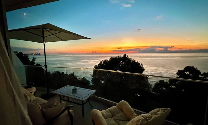 Mtsvane Kontskhi Apartment | VIP beachfront complex apartment with pool, gym by Batumi botanical garden