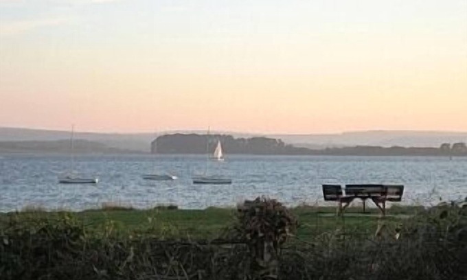 Hamworthy Apartment | Visit England 4* Rated Apartment With Sea Views direct access to local beach