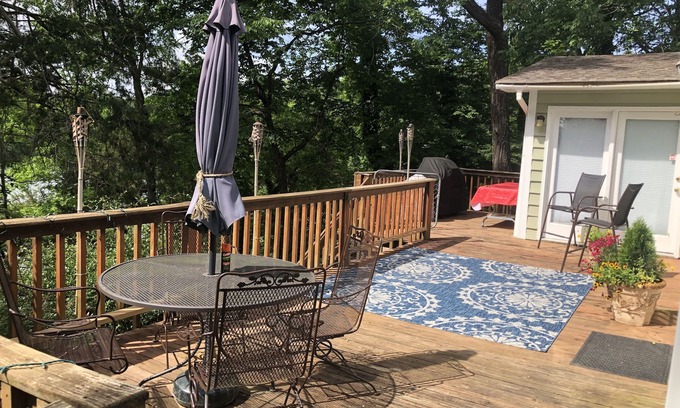 Northport House | Visit UA and get a Lake Escape as a bonus!