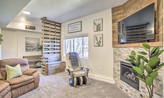 Nine Mile Falls Apartment | Vista Retreat: Stunning Views & Spacious Comfort