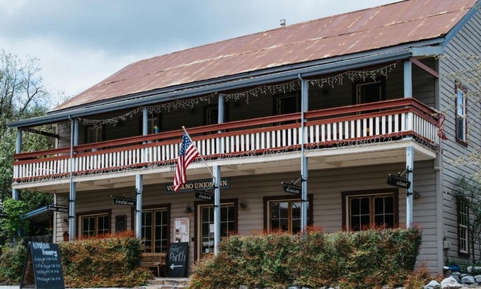 Volcano Hotel | Volcano Union Inn and Pub