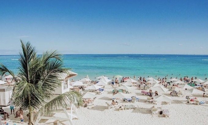 Downtown Condo | VOTED MOST LUXURIOUS! MODERN 3 Bedroom 100 steps to White Sand & Turquoise Water