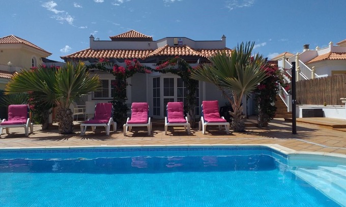 Caleta de Fuste Villa | VV Licensed Detached Villa Rochelle with Large Heated Pool, 4 bed, 2 bath