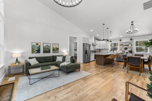 Wagon Wheel House | Wagon Wheel Hideaway - All season new build home near Tamarack Resort & Lake Cascade