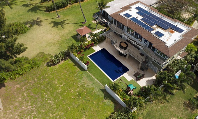 Waialua House | Waialua Beachfront Getaway: Oceanview, Walk to Bch! w/Pool/Game room