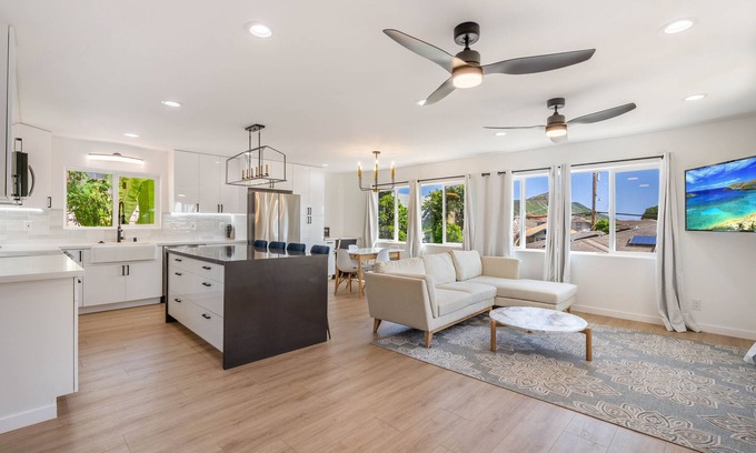 Kaimuki House | Waikiki and Diamond Head Views with Modern 3Bed/2Bath