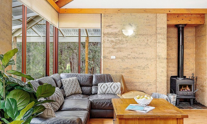 Quedjinup Cottage | Wake up to serenity, kangaroos & rural views.