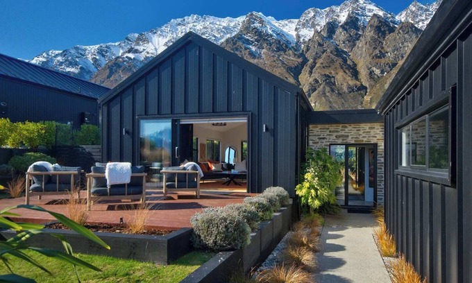 Jacks Point House | Wakeup to the majestic views of snow-capped peaks