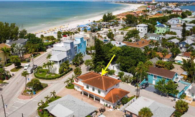 Sunset Beach House | Walk barefoot to the beach. 3 bdrm 3 ba home walk to Caddy's or Katiki's.Pets ok