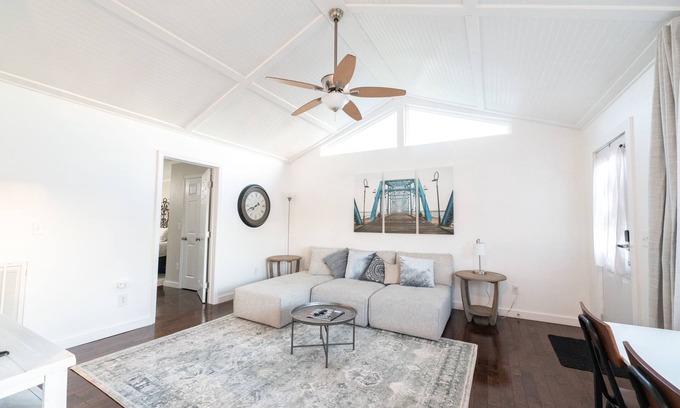 Northside House | WALK EVERYWHERE in North Chat! -VIEWS- 2 KING Beds