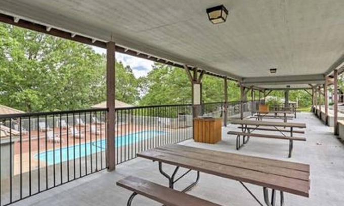 Notch Estates Condo | Walk-in unit- 5 min away from USA Today #1 voted theme park - Silver Dollar City