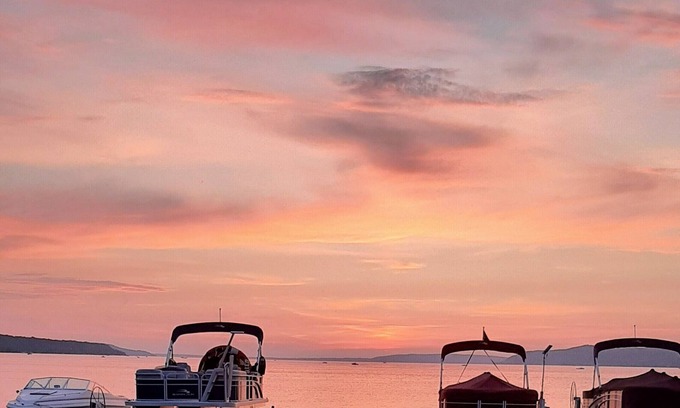 Beulah Cottage | Walk To All Beulah Amenities, Including Beach, Restaurants, Shopping, & Parks.