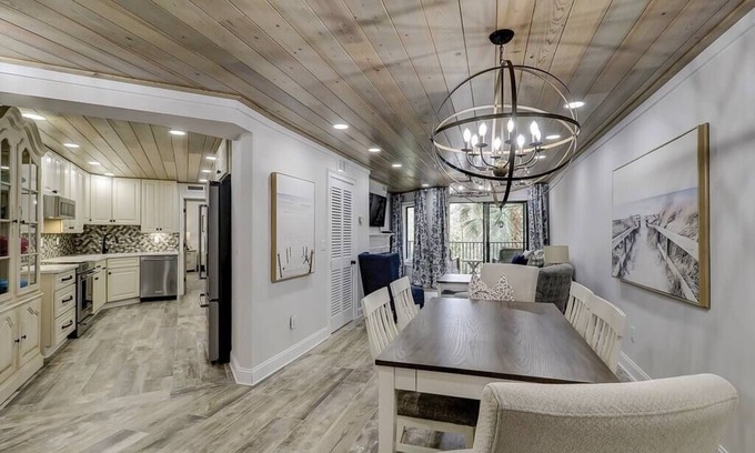 Hilton Head Villa | Walk to Beach, Indoor Pool, King Bed, Hot Tub!