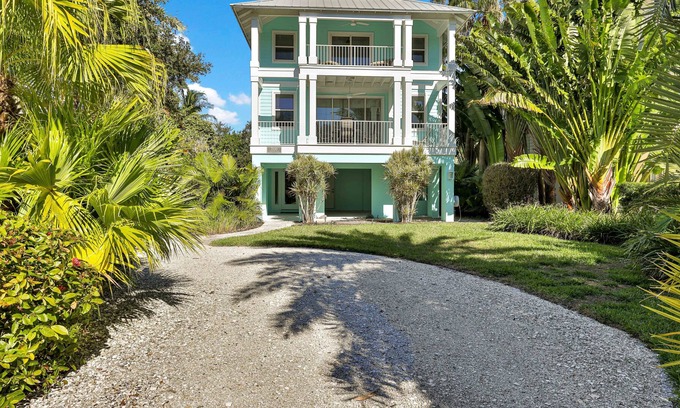 Longbeach Village House | Walk to Beach, Amazing Views, Longboat Key, Aqua Bay