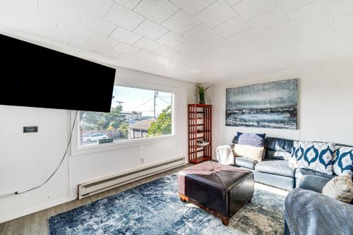 Westport Apartment | Walk to Beach and Harbor Spacious Westport Apt!