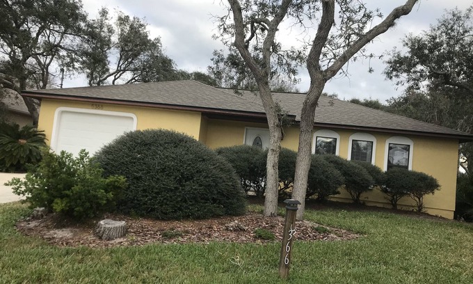 Butler Beach House | WALK TO BEACH AND ESTUARY and DOG FRIENDLY