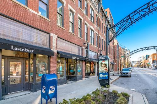 Short North Apartment | Walk to Convention Center, Secured Apt in Columbus