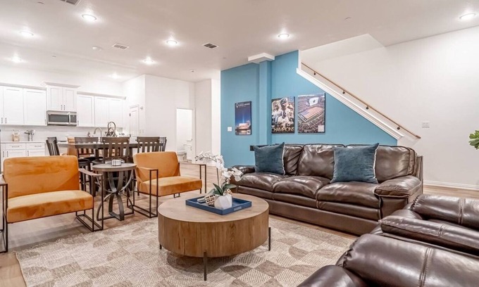 Arlington House | Walk to Cowboys Game at AT&T | Texas Themed Luxury