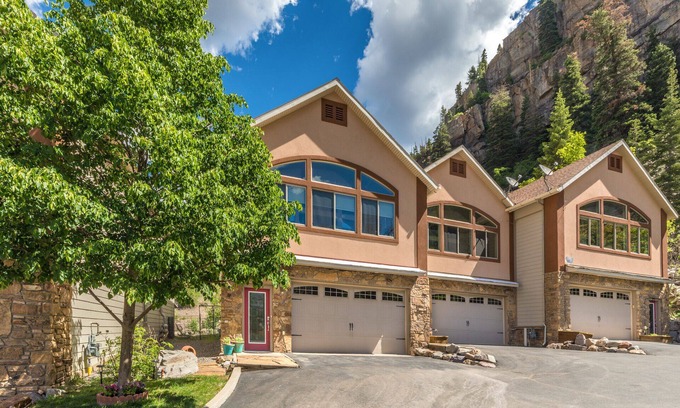 Ouray House | Walk to Downtown - Across from Ouray Hot Springs - Townhome with Balcony
