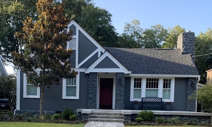 Athens House | Walk to Five Points Restaurants and UGA Stadium and other UGA sports venues