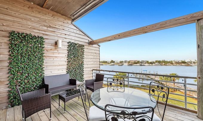 Ono Island Condo | Walk to FloraBama | 2 Pools | 2 Boat Docks w/Slips | My Beach Getaways