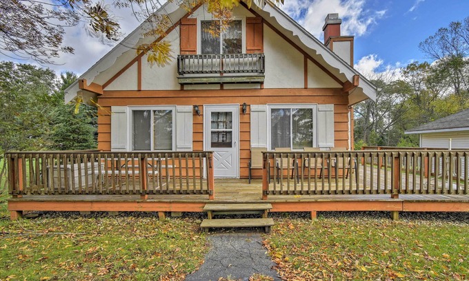 Markesan Cabin | Walk to Green Lake & Beach: Cozy Cabin w/Deck