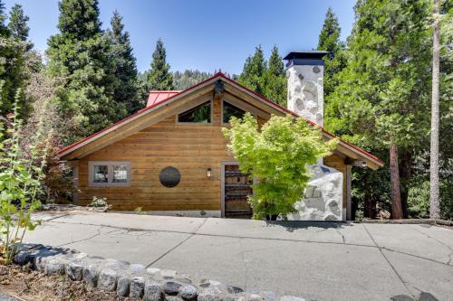 Crestline House | Walk to Lake Gregory Family Retreat with Patio!