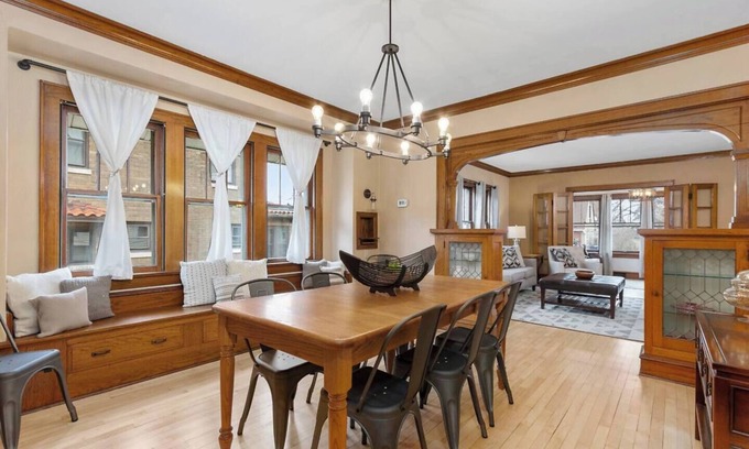 Appleton House | Walk to Lawrence and Downtown! Ping-pong & Darts