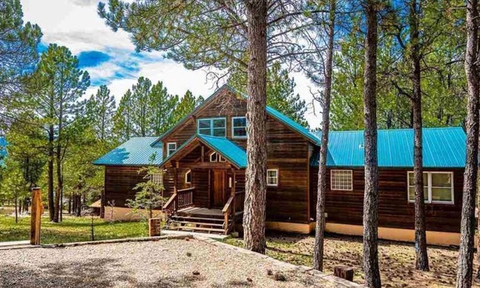 Angel Fire House | Walk to Lift | Wheeler Views | Hot Tub | Rustic Chalet