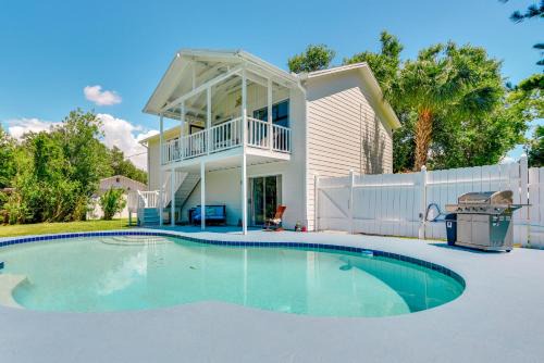 Palmetto House | Walk to Marina Home with Pool in Palmetto