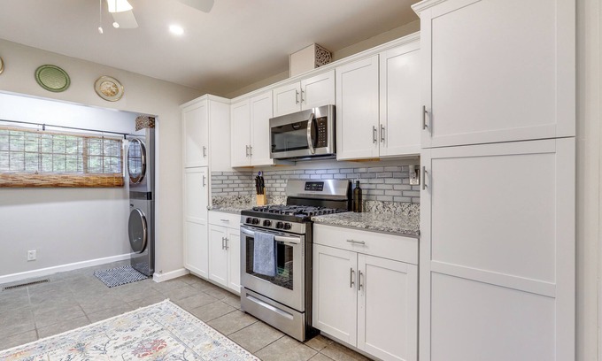 Macon House | Walk to Mercer: Dtwn Macon Home w/Fire Pit!