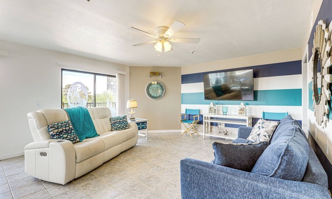 Myrtle Beach Condo | Walk to Myrtle Beach: Family Condo w/Balcony