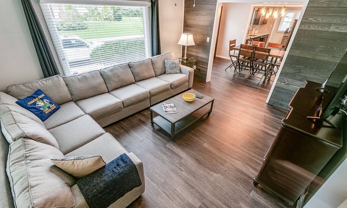 Northeast South Bend House | Walk to ND and Eddy Street, ProCleaned * Comfy * Updated