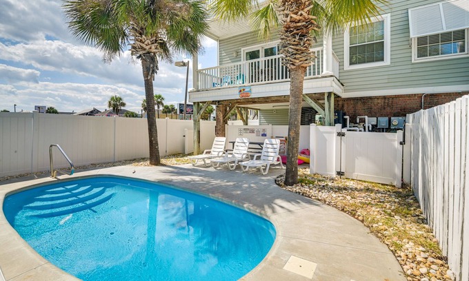 Surfside Beach House | Walk to Ocean & Pier: Surfside Beach House w/Pool