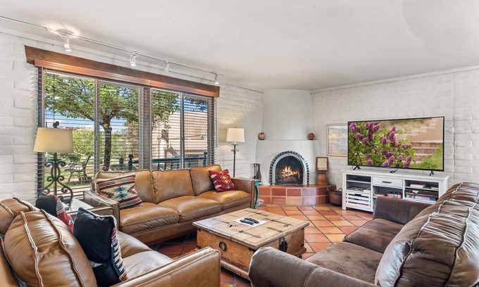 Northeast Santa Fe Hotel | Walk to Plaza, Private Balcony, Hot Tub, Pool, End Unit, 2-story, Sleeps 6