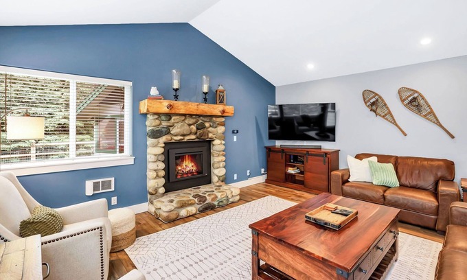 McCall House | Walk to Ponderosa State Park- Sleeps 8- Dogs OK!