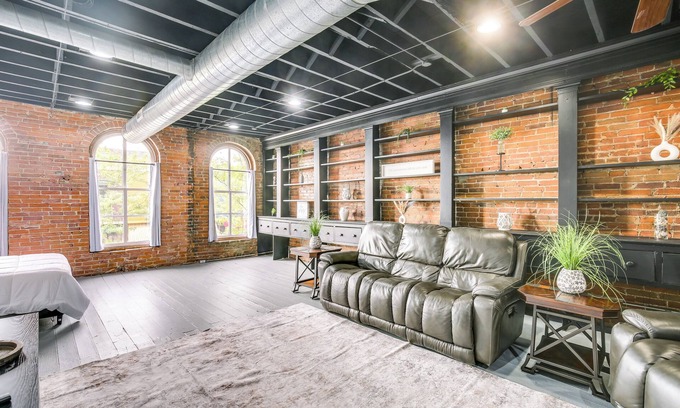 Hannibal Apartment | Walk to River + Shops: Downtown Hannibal Loft