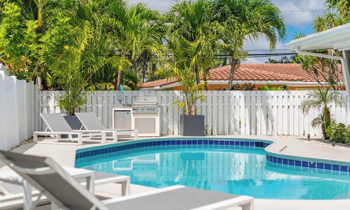 Dolphin Isles Apartment | Walk To The Beach | Fire pit + Pool | Coconut Unit