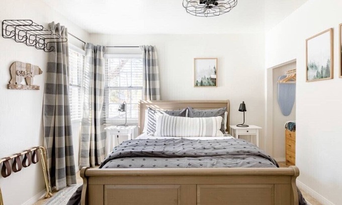 Big Bear Lake Hotel | Walk to the Big Bear Lake Village Lakewood Cabins