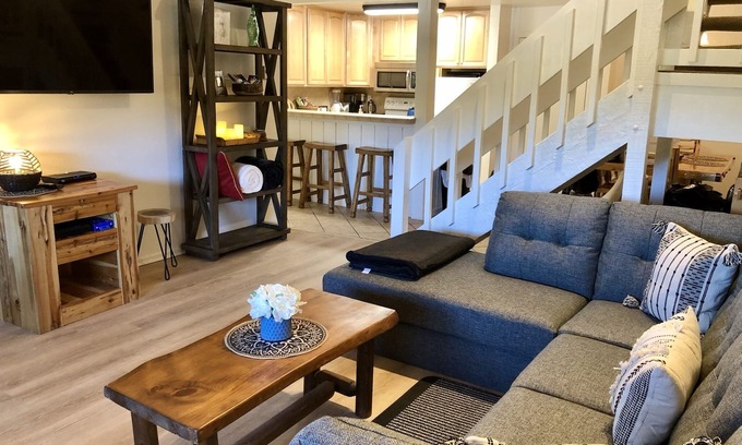 Mammoth Lakes Condo | Walk To The Ski Slope