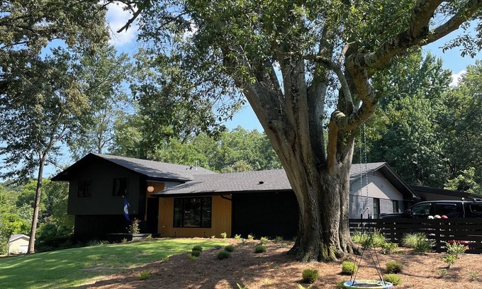 Oxford Apartment | WALK TO THE SQUARE AND GROVE! Modern, New Guest Wing w/Luxury Amenities