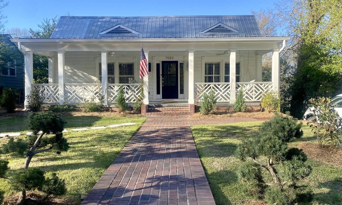 Oxford House | Walk to the Square and the Grove! Charming cottage in the heart of Oxford.