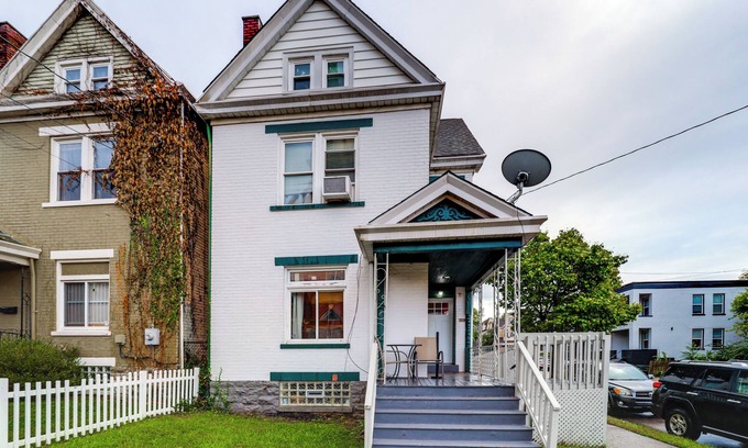 Corryville House | Walk to University of Cincinnati: Historic Home!