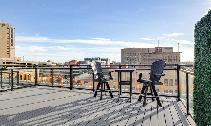 Downtown Lincoln Apartment | Walk to UNL Campus: Dtwn Lincoln Loft Apt!