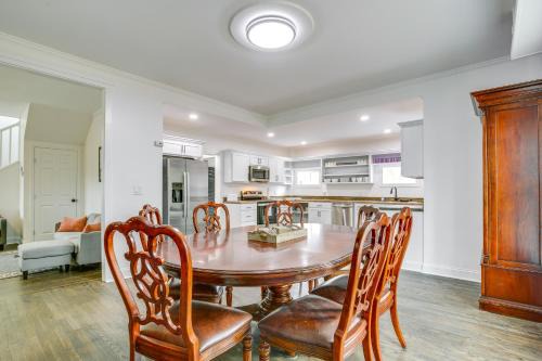 Holt House | Walk to Winery Family-Friendly Holt Getaway