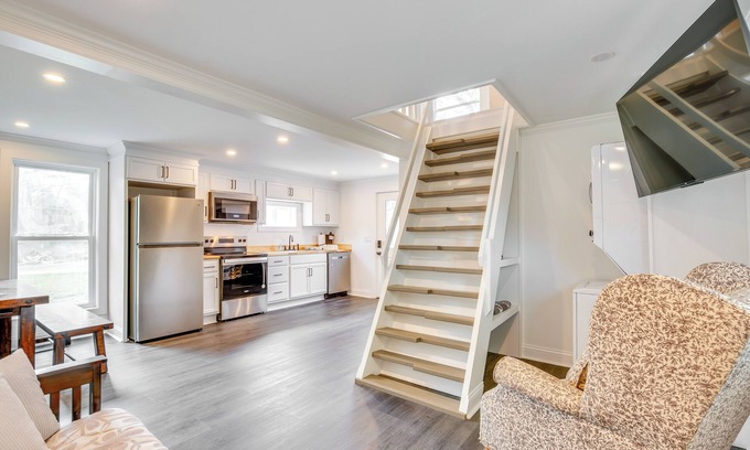 Holt Cottage | Walk to Winery: Holt Home 8 Mi to State Park!