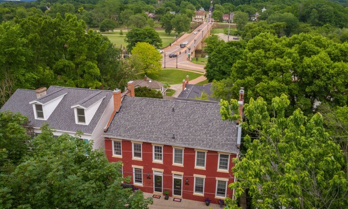 Galena House | Walkable 2 Downtown Galena w/Parking! Perfect for access 2 Halloween Parade!