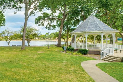 Barberton Apartment | Walkable Barberton Apartment 9 Mi to Akron!