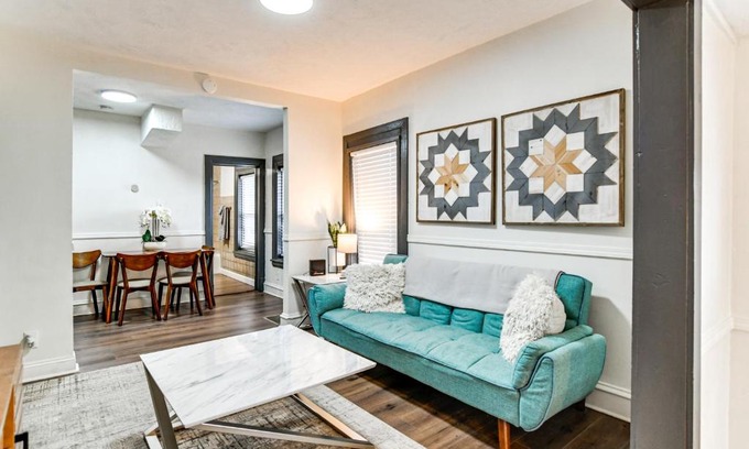 Downtown Omaha Apartment | Walkable Location Welcoming Unit in Omaha